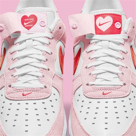 nike met hartjes|Nike Air Max 1 Valentine's Day Queen Of Hearts (Women's).